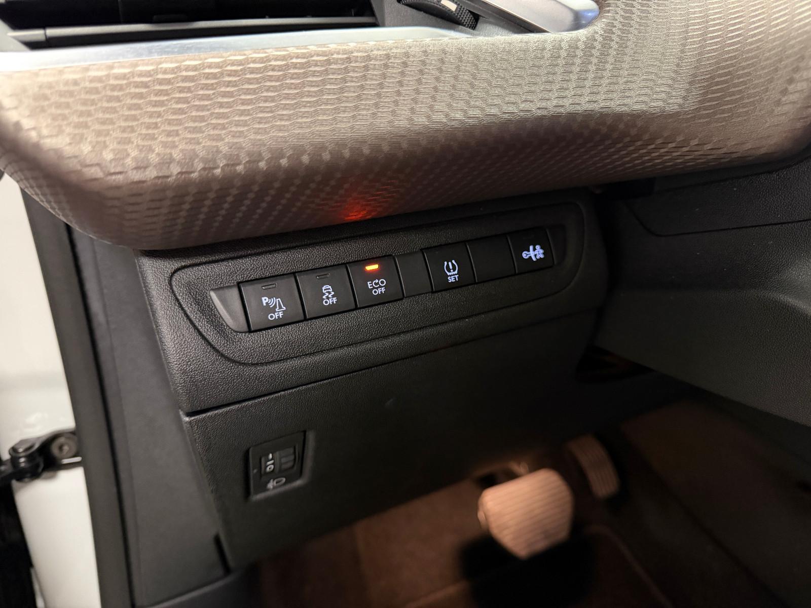Peugeot 2008 Allure 1.6 e-HDi Automatik /2.HD/LED/SITZHZ