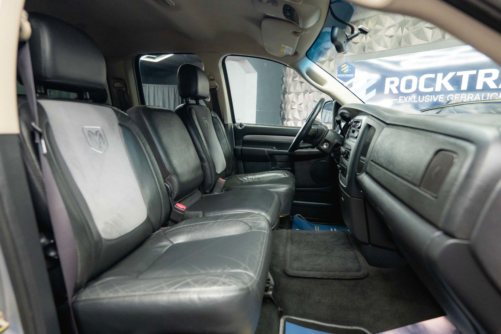 Fahrzeugabbildung Dodge RAM 5.7 V8 HEMI 4x4 OFFROAD MONSTERTRUCK LONGBED