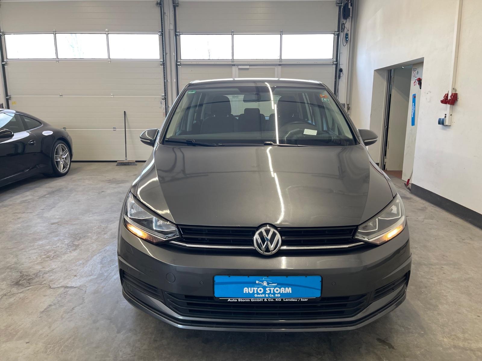 Volkswagen Touran 1.6 TDI *1-HAND*PDC*AHK*SHZ*