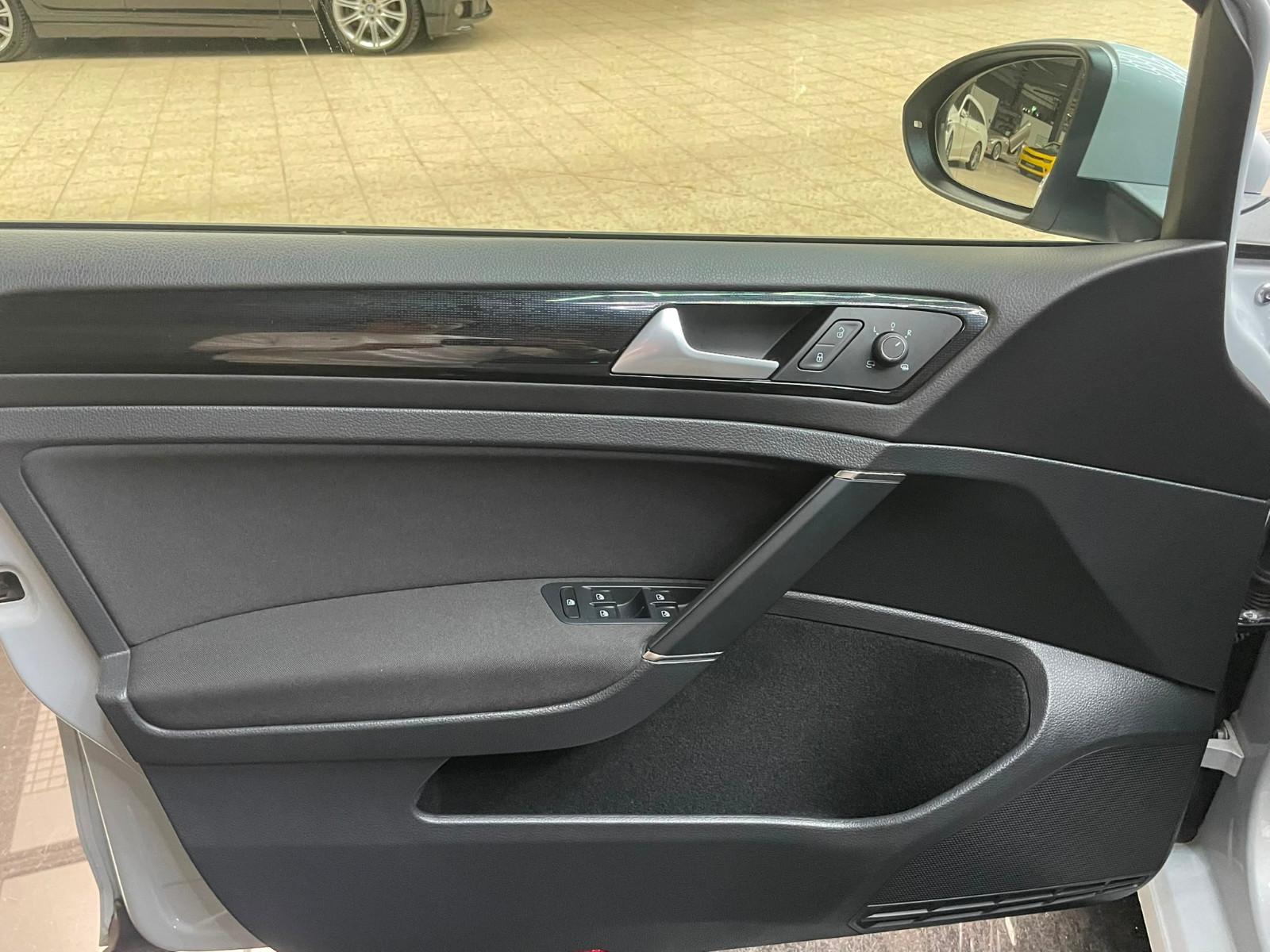 Volkswagen Golf VII Lim. Sound DSG / Carplay / Xenon