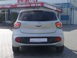 Hyundai i10 1.2 Passion + Navi Sitzheizung Android Apple - mit Benzin-Antrieb: Grau, Scheckheftgepflegt, Kleinwagen