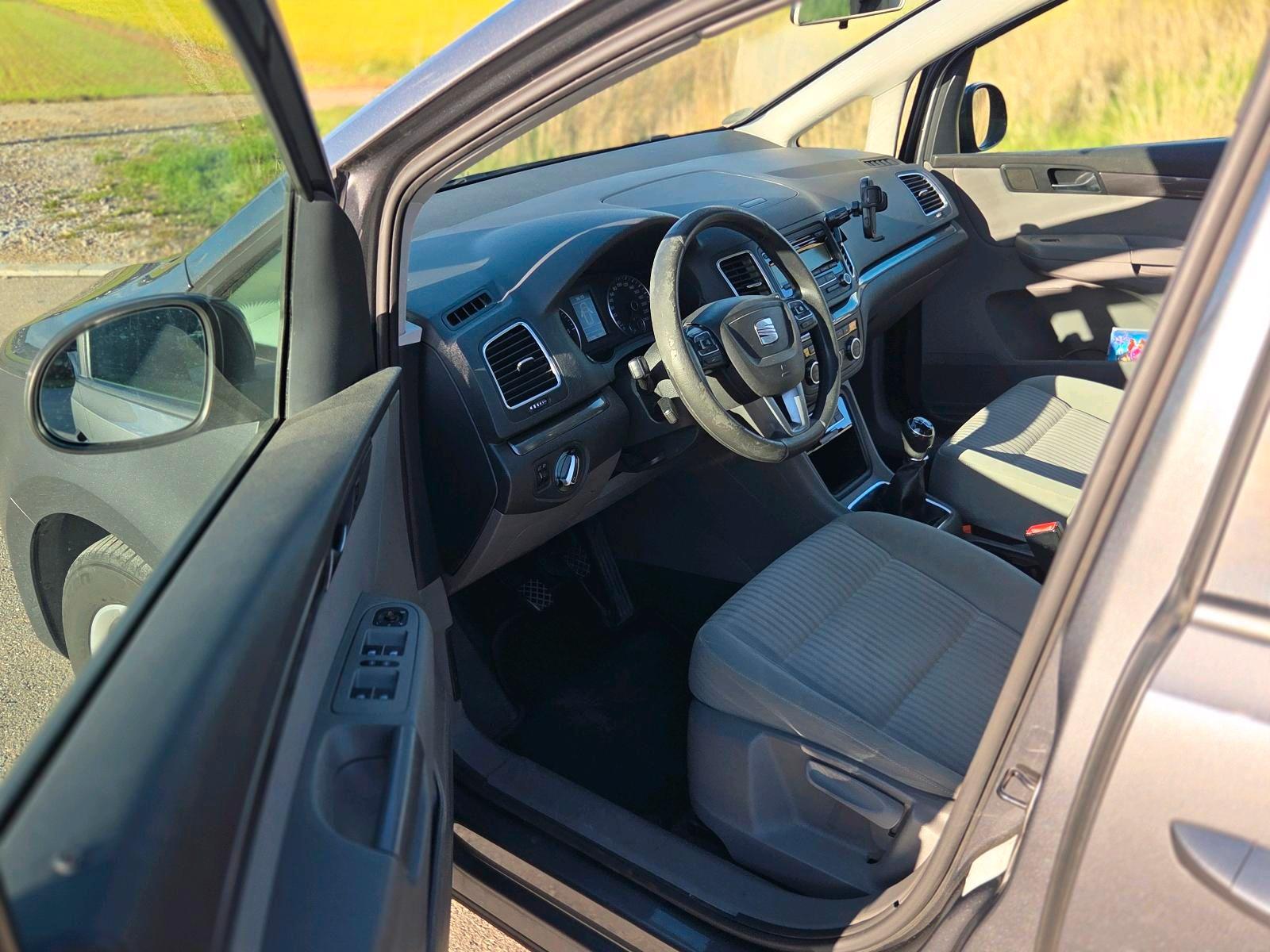 Seat Alhambra 2012 — photo 13