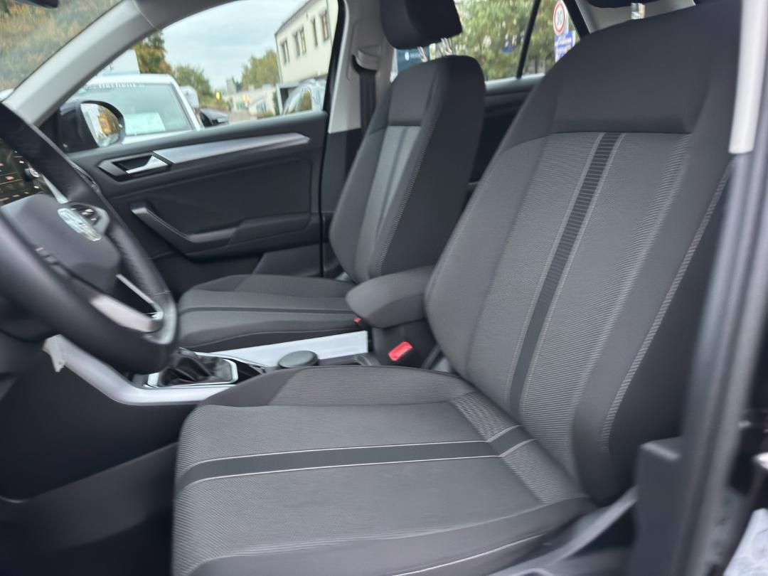 Fahrzeugabbildung Volkswagen T-ROC Life Life,GJR,Climatronic,App Connect,Navi