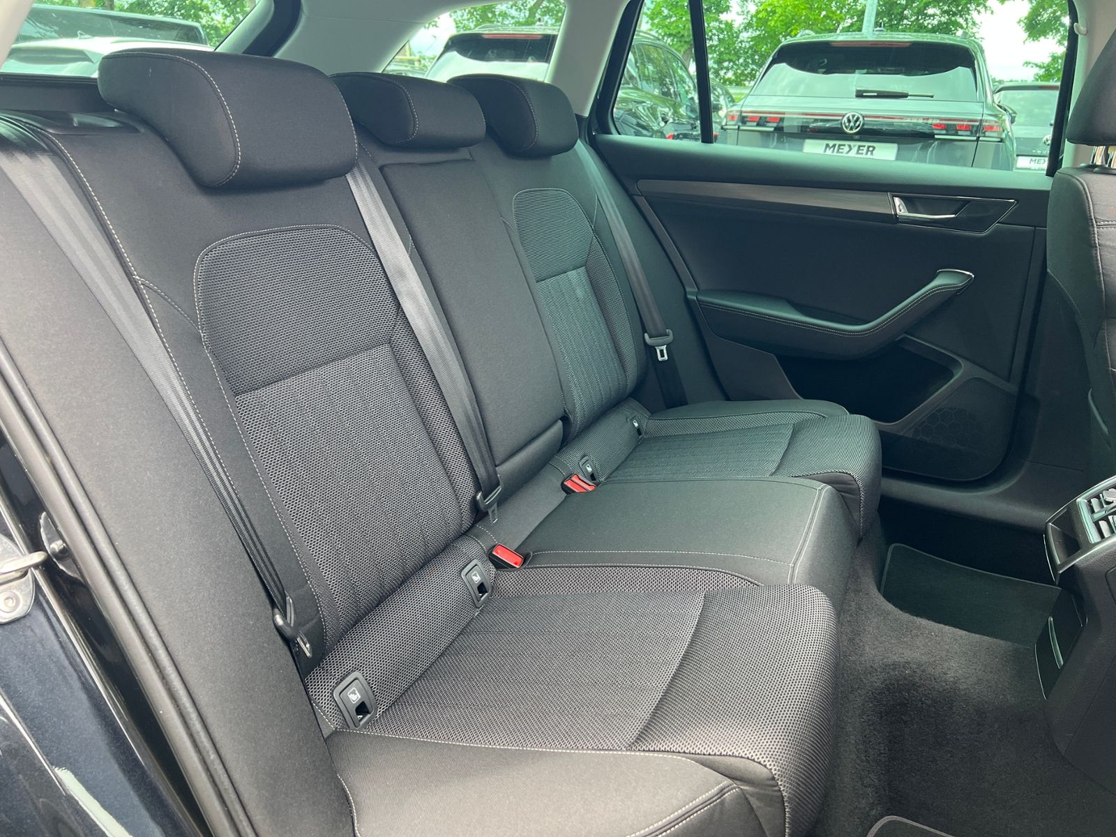 Fahrzeugabbildung SKODA Superb Combi Style 2.0 TDI DSG *AHK,LED,Pano,ACC