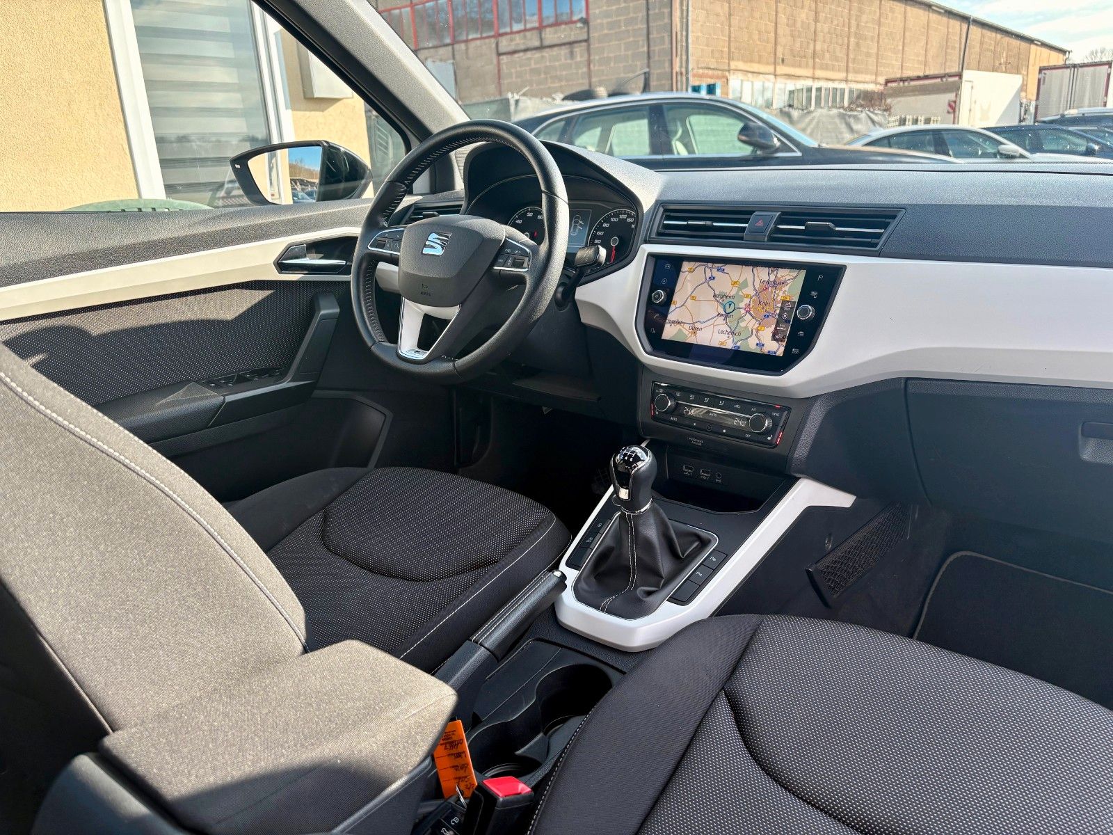 Fahrzeugabbildung SEAT Arona 1.0 Xcellence 85kW Navi SHZ PDC 1.HAND