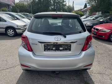 Toyota Yaris - 10