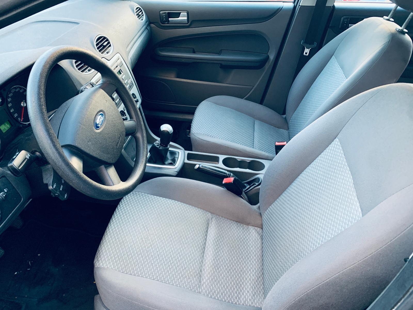 Ford Focus 2005 — photo 23