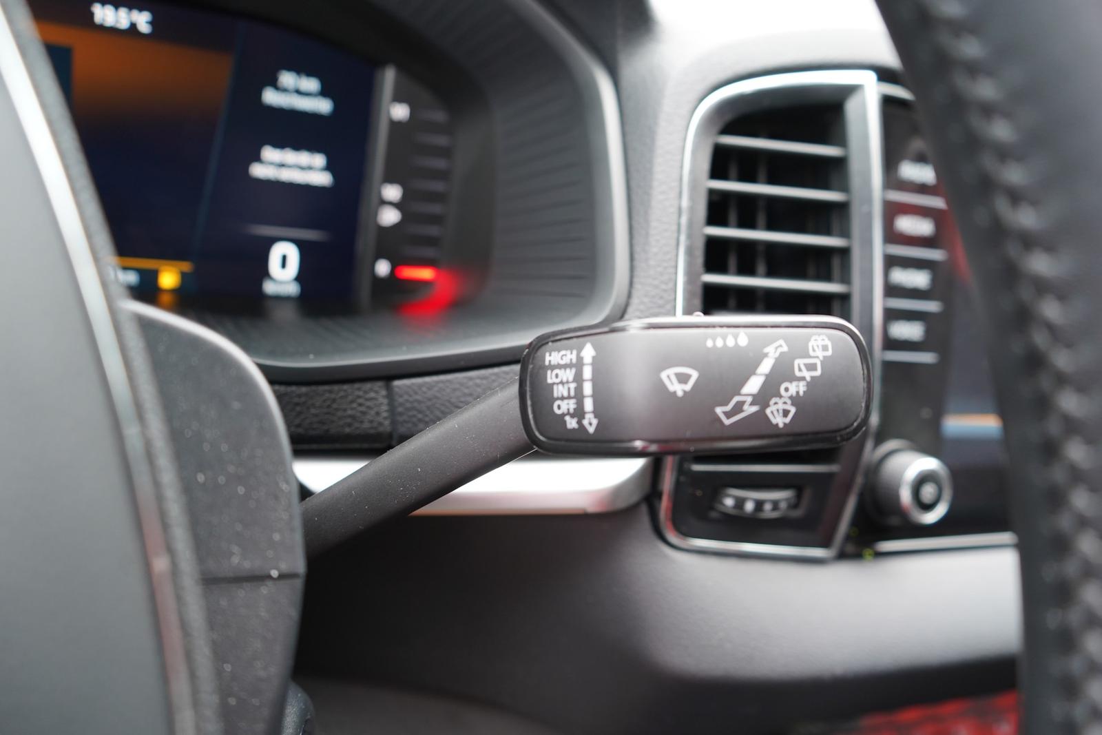 Skoda Karoq 1.5 TSI Tour DSG LED Navi Kamera PDC DAB
