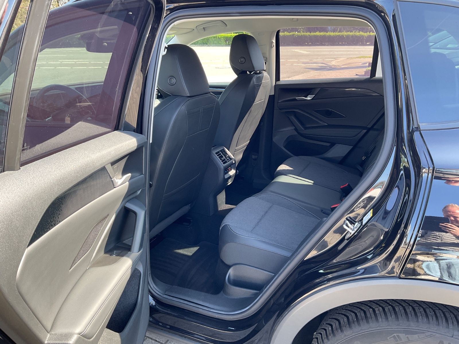 Fahrzeugabbildung Volkswagen Tiguan 2.0 TDI DSG Life,AHK,ACC,LED,Kamera