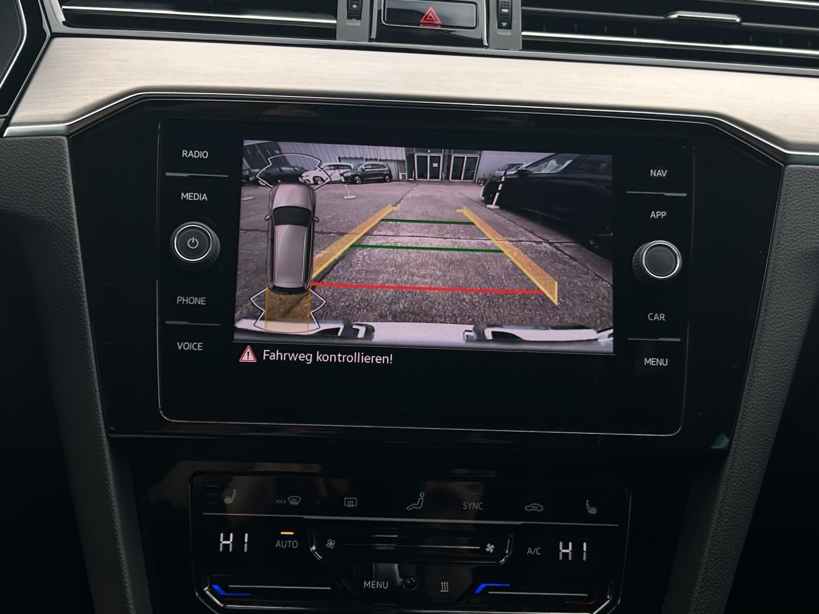 Fahrzeugabbildung Volkswagen Passat Variant Elegance TDI DSG IQ.Light ACC AHK