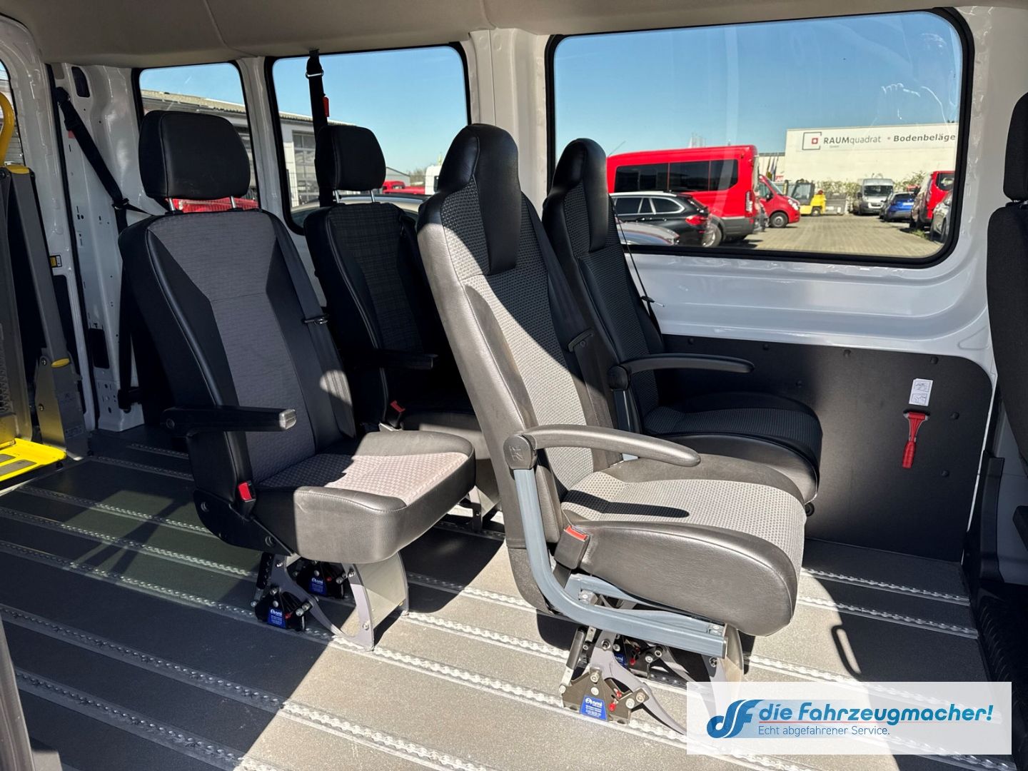 Fahrzeugabbildung Ford Transit Kombi 350 L3 Trend 2.0 TDCi 7-Sitzer KLI