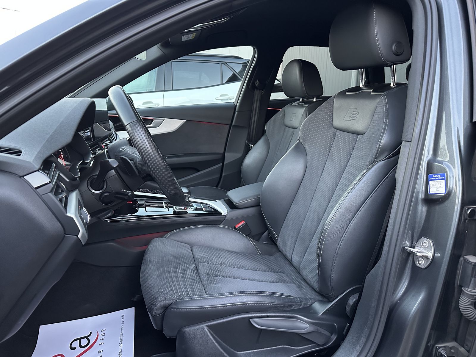 Fahrzeugabbildung Audi A4 Avant 45 TFSI Qu S-Line Black NAV+LED+19ZOLL