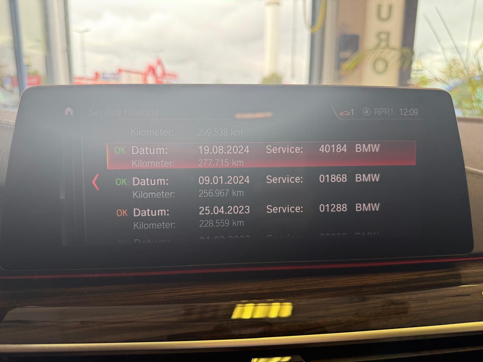 Fahrzeugabbildung BMW 540i Touring xDrive M /1.HAND/ SCHECKHEFT