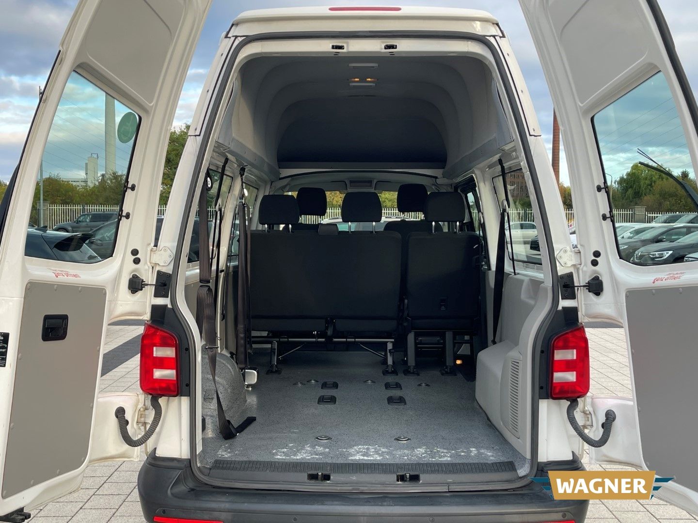 Fahrzeugabbildung Volkswagen T6 Kombi Hochdach lang 2.0 TDI 5-Sitzer