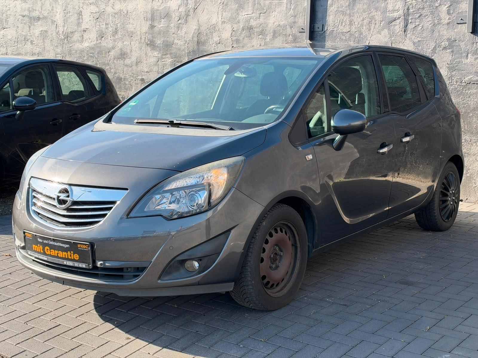Opel Meriva 2010 — interior