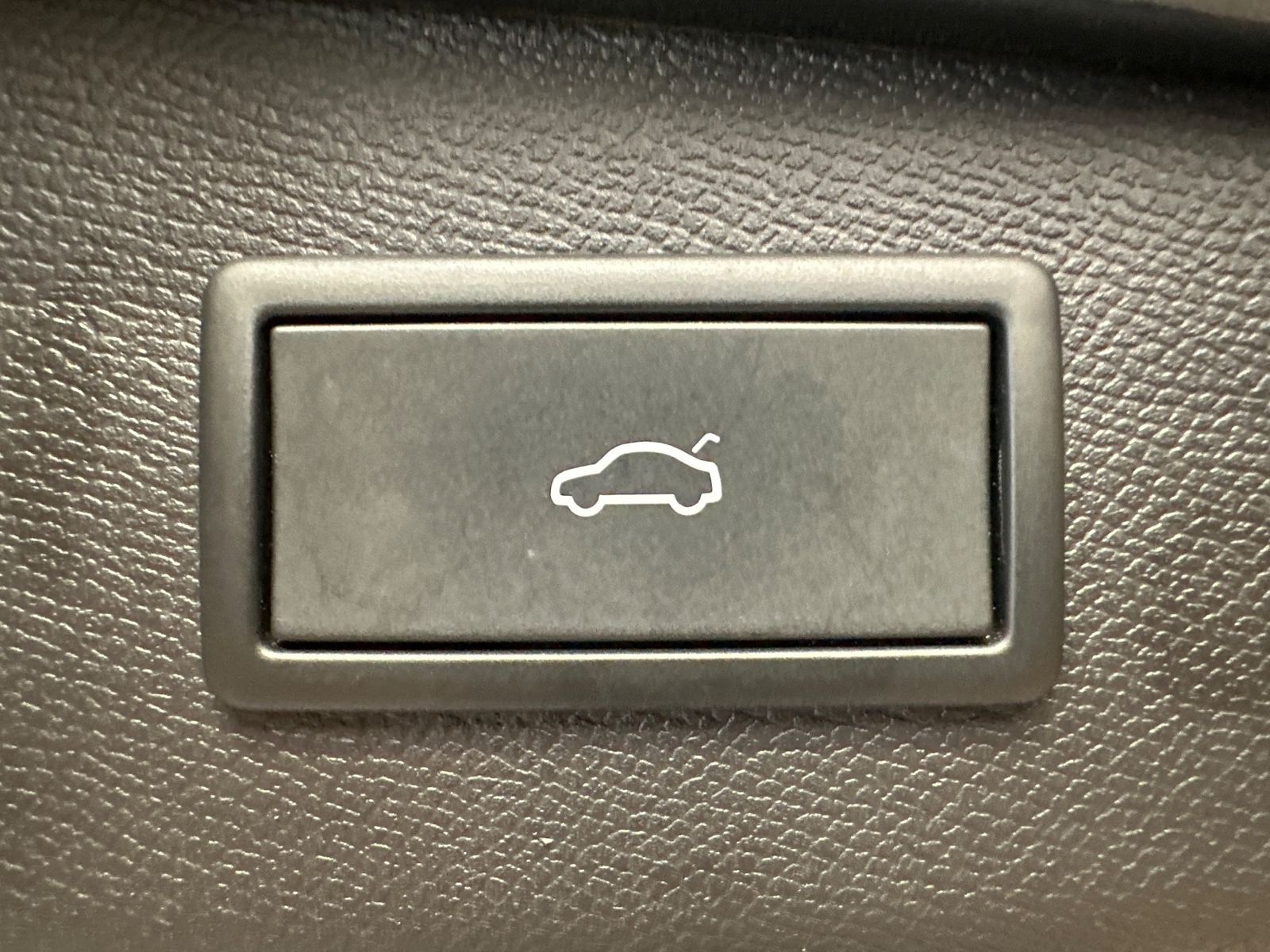Fahrzeugabbildung CUPRA Leon Sportstourer 1.5 eTSI DSG NAV+LED+ACC+KAM