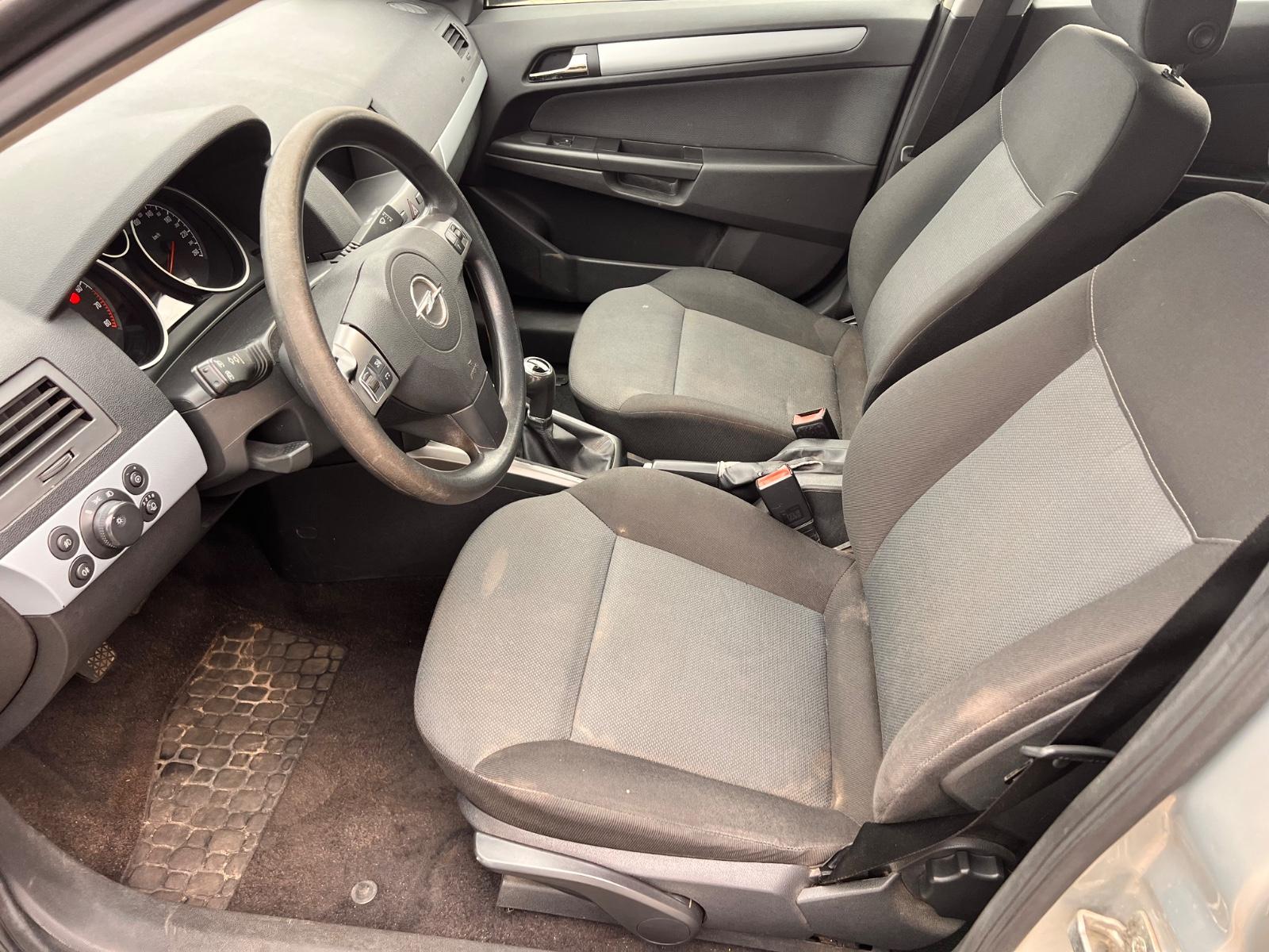 Opel Astra 2005 — photo 20