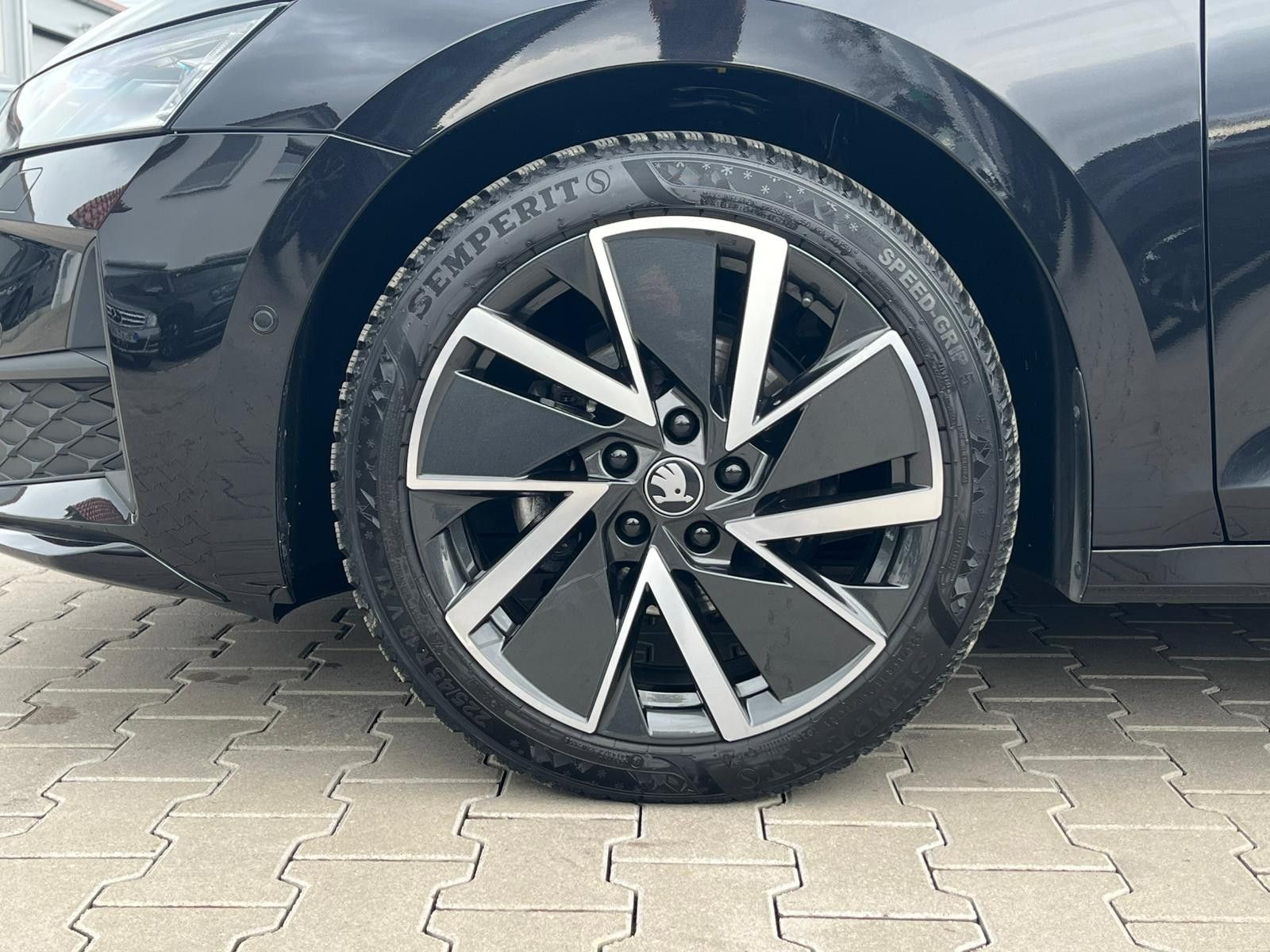 Fahrzeugabbildung SKODA Octavia 2.0 DSG Sportline MATRIX*PANO*CANT.*5J.G