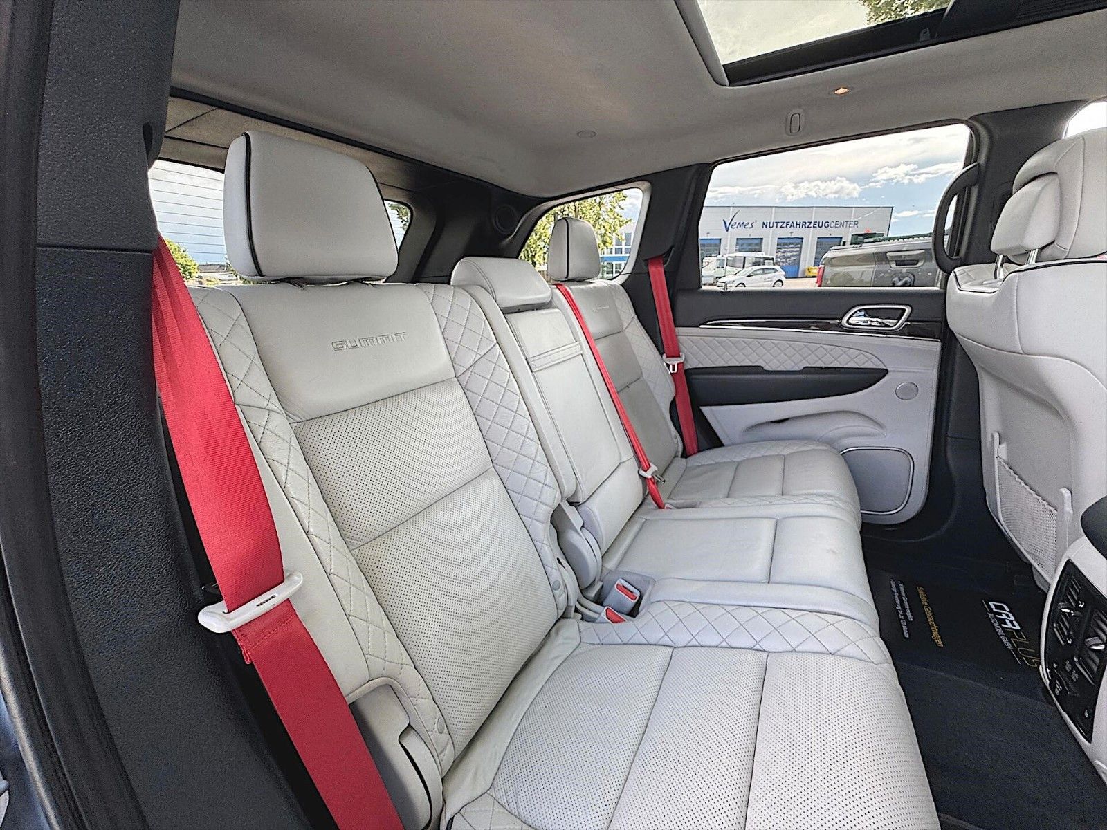 Fahrzeugabbildung Jeep Grand Cherokee 5.7 SRT Package SUMMIT LPG  *ACC*