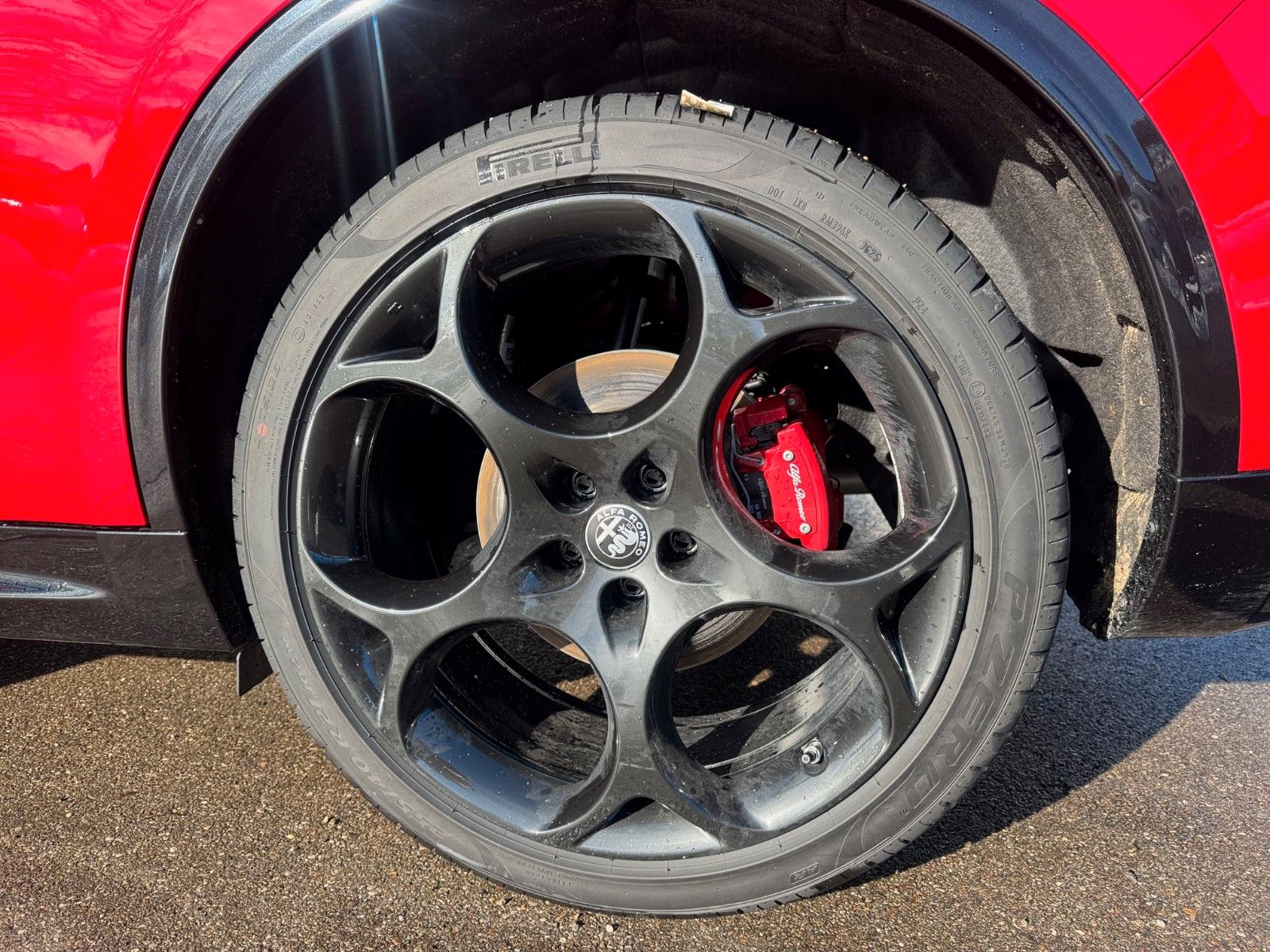 Fahrzeugabbildung Alfa Romeo Stelvio VELOCE 280 PS Glasdach Memory Navi