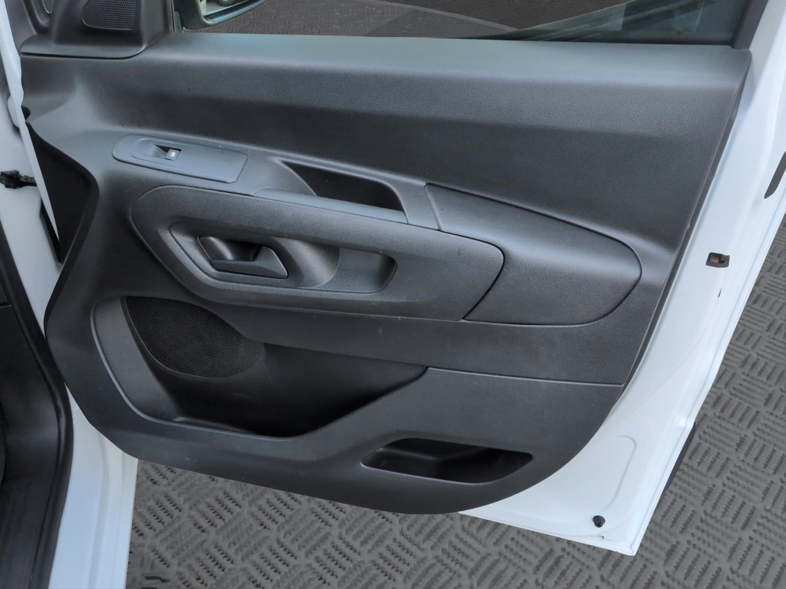 Peugeot Partner L1 1.5 HDI*AHK*NAVI*Kamera*Tempomat*220V