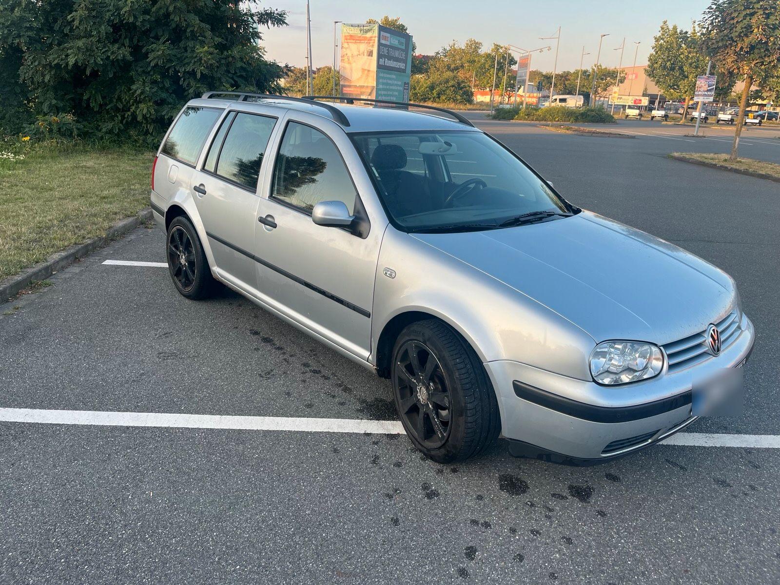 Volkswagen Golf 2004 — rear view