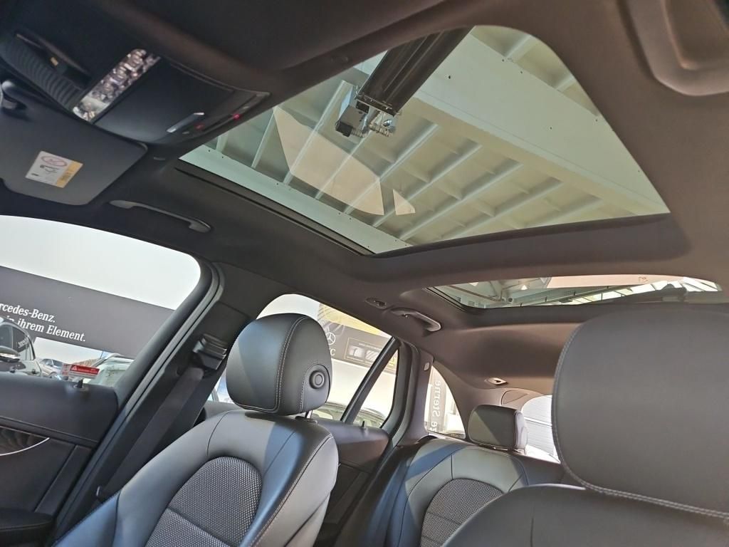 Fahrzeugabbildung Mercedes-Benz GLC 200 4M AHK Pano Navi LED SHZ Ambie. SpurH.