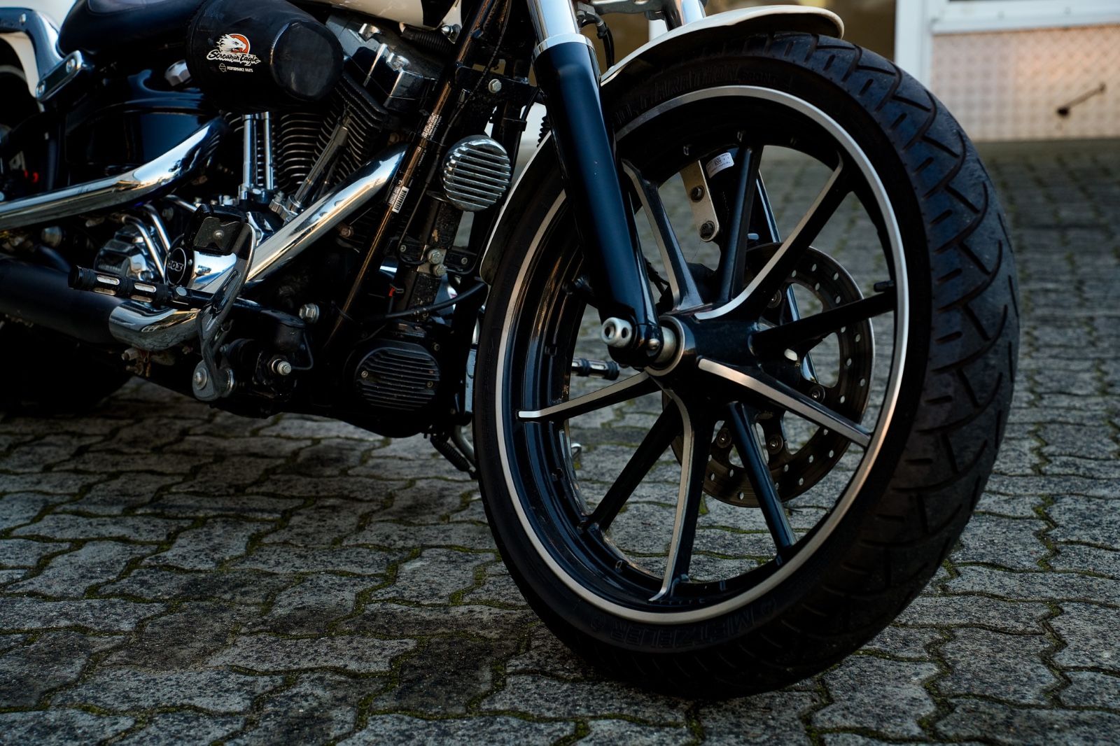 Fahrzeugabbildung Harley-Davidson FXSB Breakout 103 cui - Remus - Screamin' Eagle