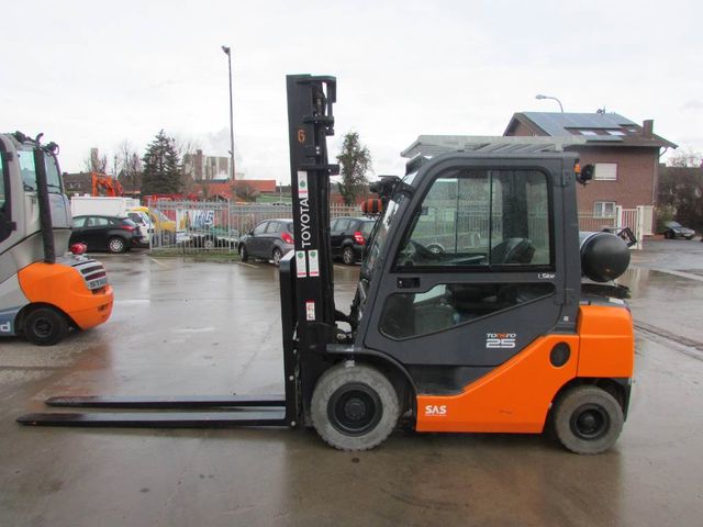 Toyota 02-8 FGF 25 Tonero 25 Gas Stapler 8.500 EUR