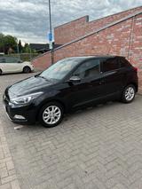 Hyundai i20 von 2016 - sehr gepflegt TÜV neu - Hyundai i20 Gebrauchtwagen in Lübeck