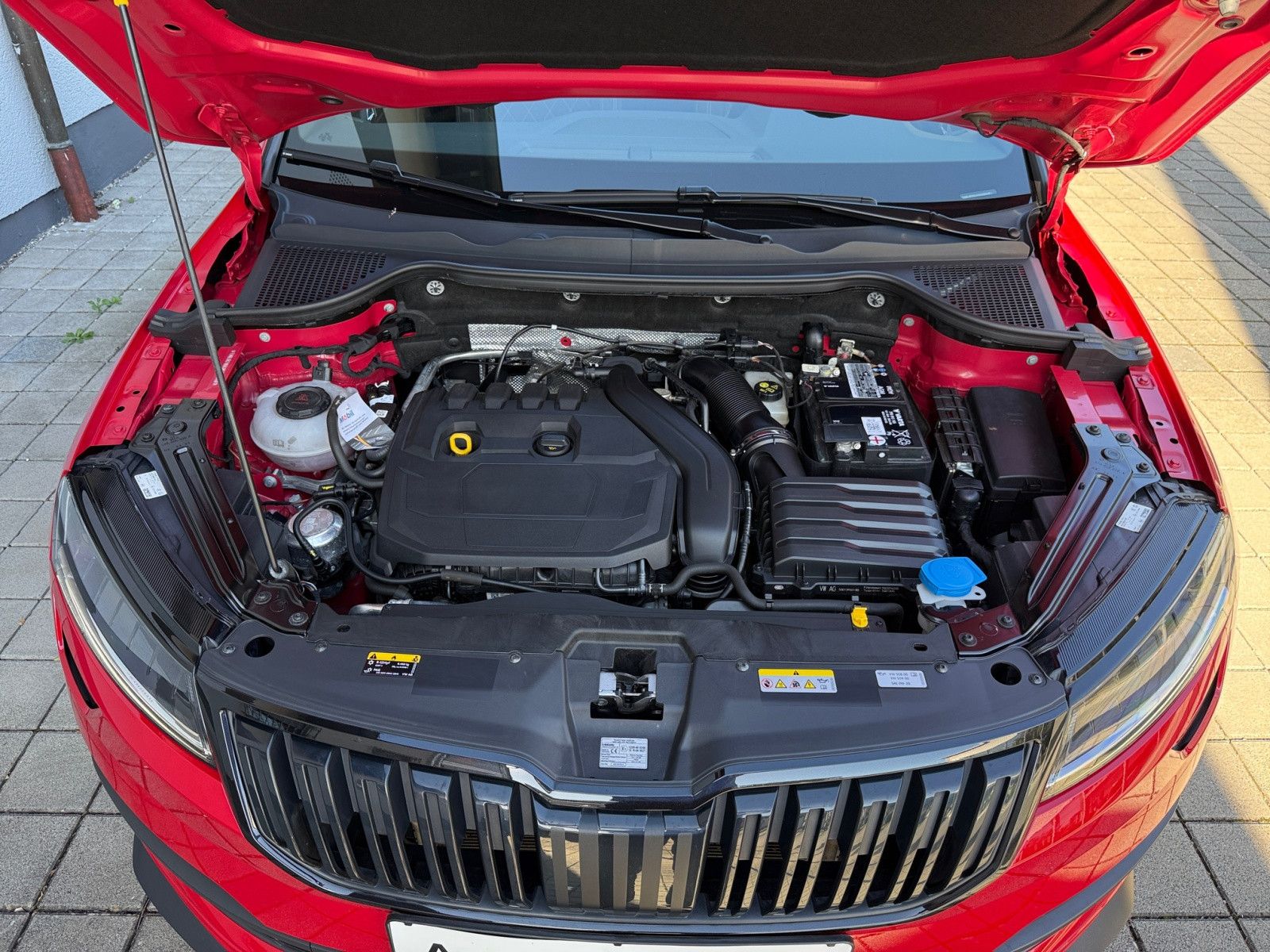 Karoq Sportline 1,5 TSI DSG Navi AHK Kamera Pano