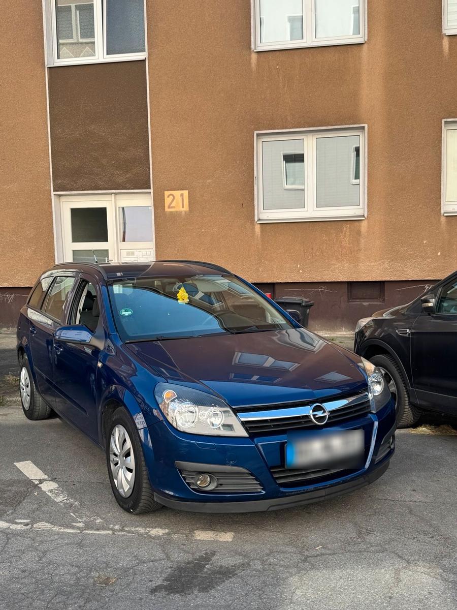 Opel Astra 2005 — rear view