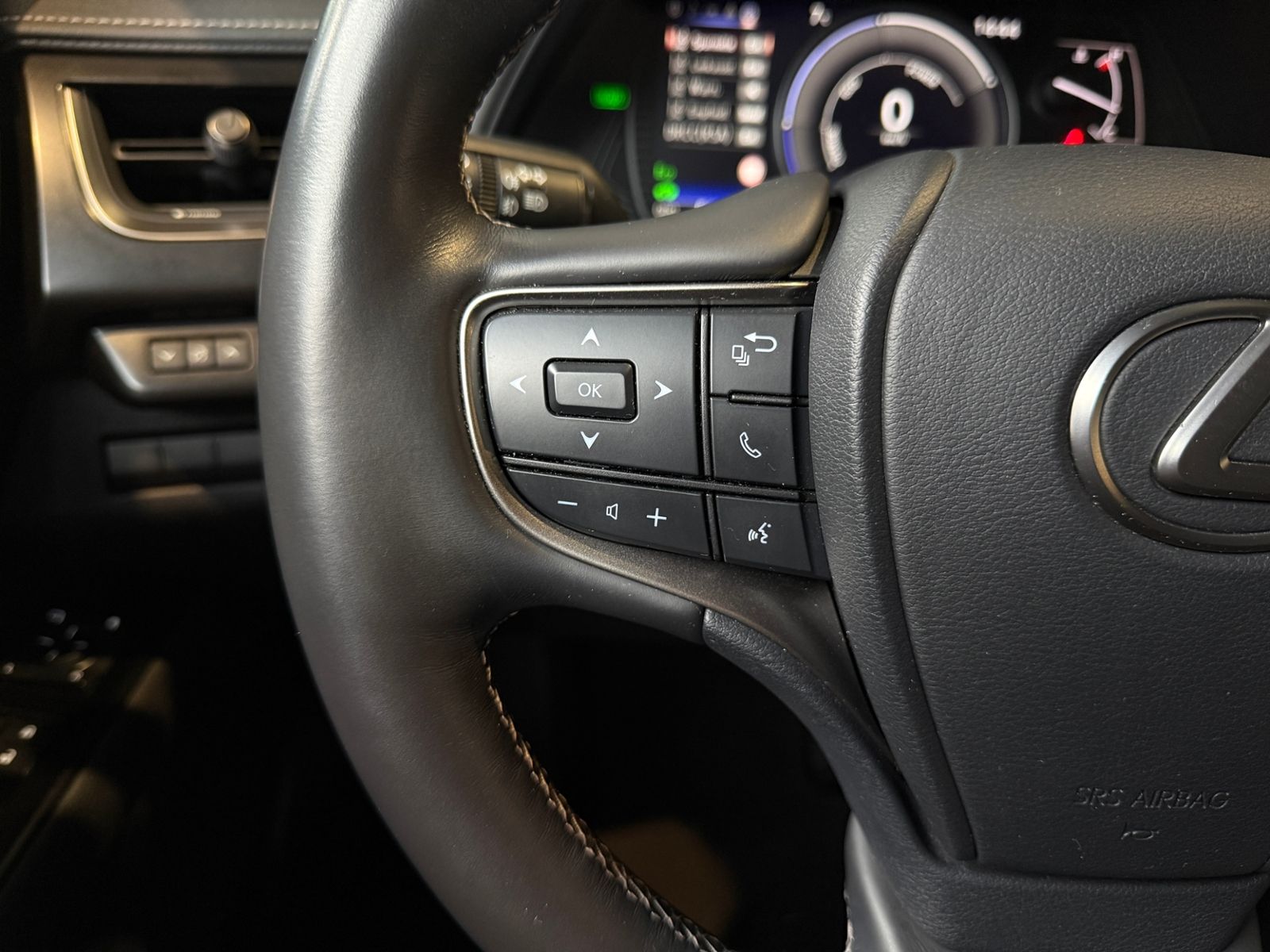 Fahrzeugabbildung Lexus UX 250h  Style Edition MY22 LED KAM DAB+