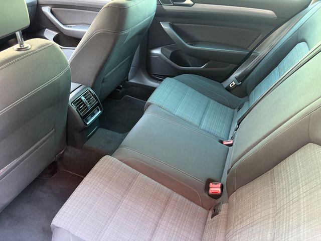 Fahrzeugabbildung Volkswagen Passat Variant 1.5 DSG+AHK+Navi+CarPlay+LM+WR
