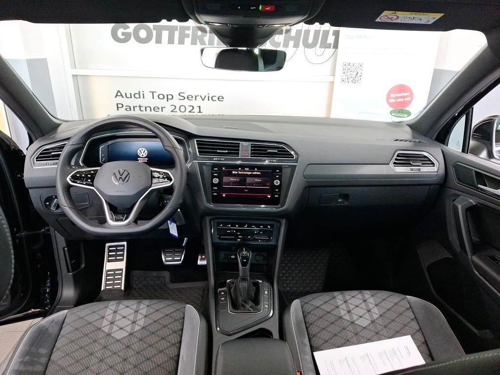 Fahrzeugabbildung Volkswagen Tiguan R-LINE DSG LED AHK ACC 19' APP-CON. 1H