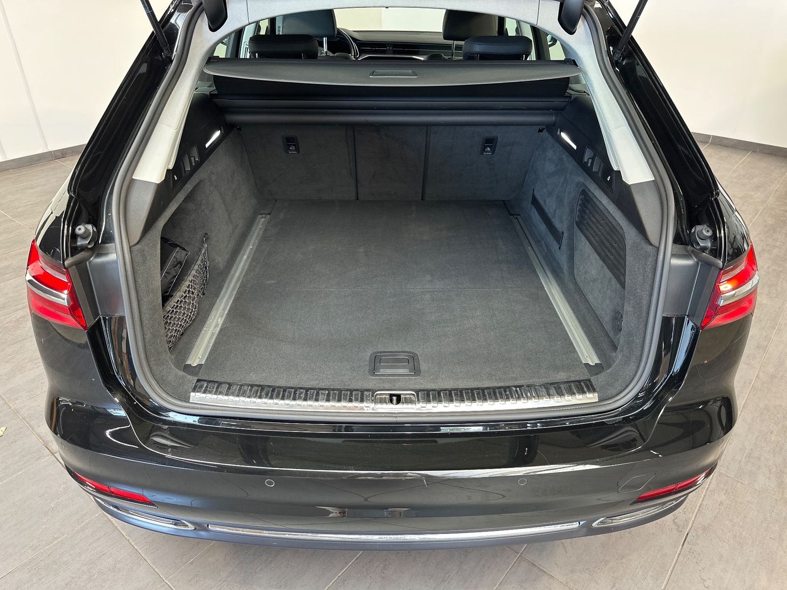 Fahrzeugabbildung Audi A6 Avant 40 TDI Sport NAV+LED+SHZ+KAM+AHK+DAB