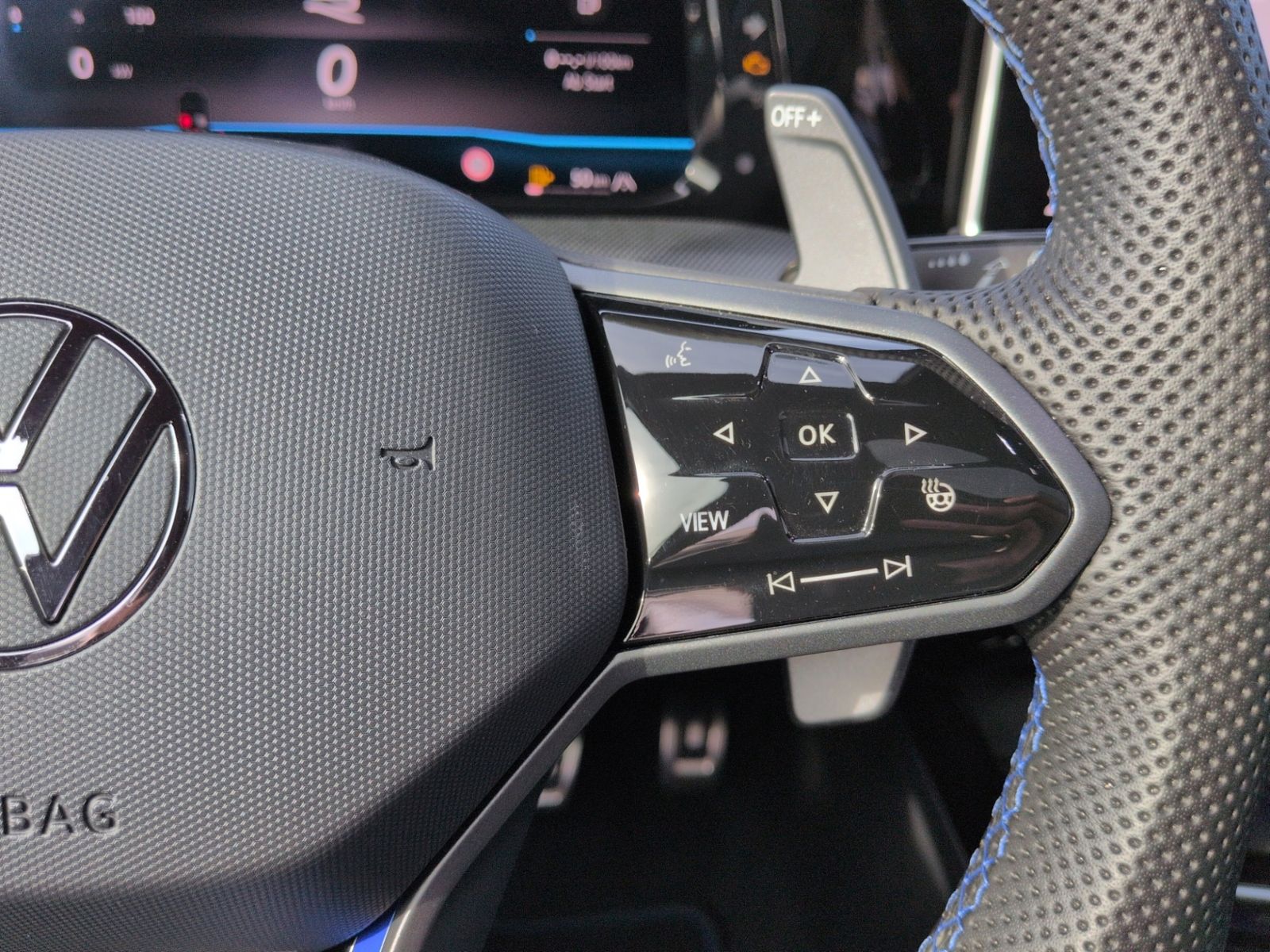 Golf R BLACK EDITION AKRA+PANO+DCC+H&K+MATRIX+