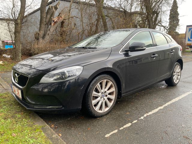 Volvo V40 D2