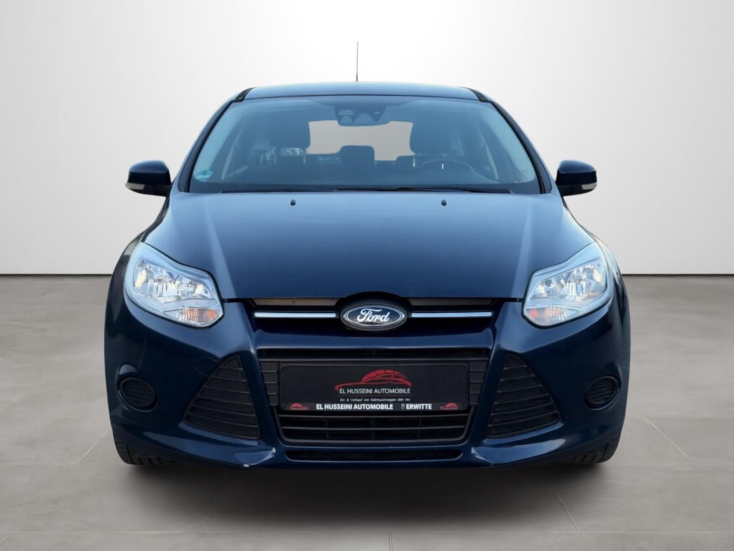 Ford Focus 2011 — rear view