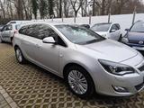 Opel Astra J Sports Tourer Innovation-AHK-ÖL&TÜV NEU - Opel Astra aus 2011 mit Diesel-Antrieb