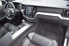Fahrzeugabbildung Volvo V60 T5 Autom. R-Design*DAB+*FSHZG*RFK*H&K