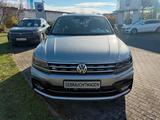 Volkswagen Tiguan Highline BMT+AHK+Easy Open+LED+Nav+R-Line - mit Diesel-Antrieb: Alcantara, mit Navigationssystem