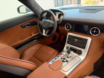 2010 Mercedes-BENZ SLS AMG — фото 10