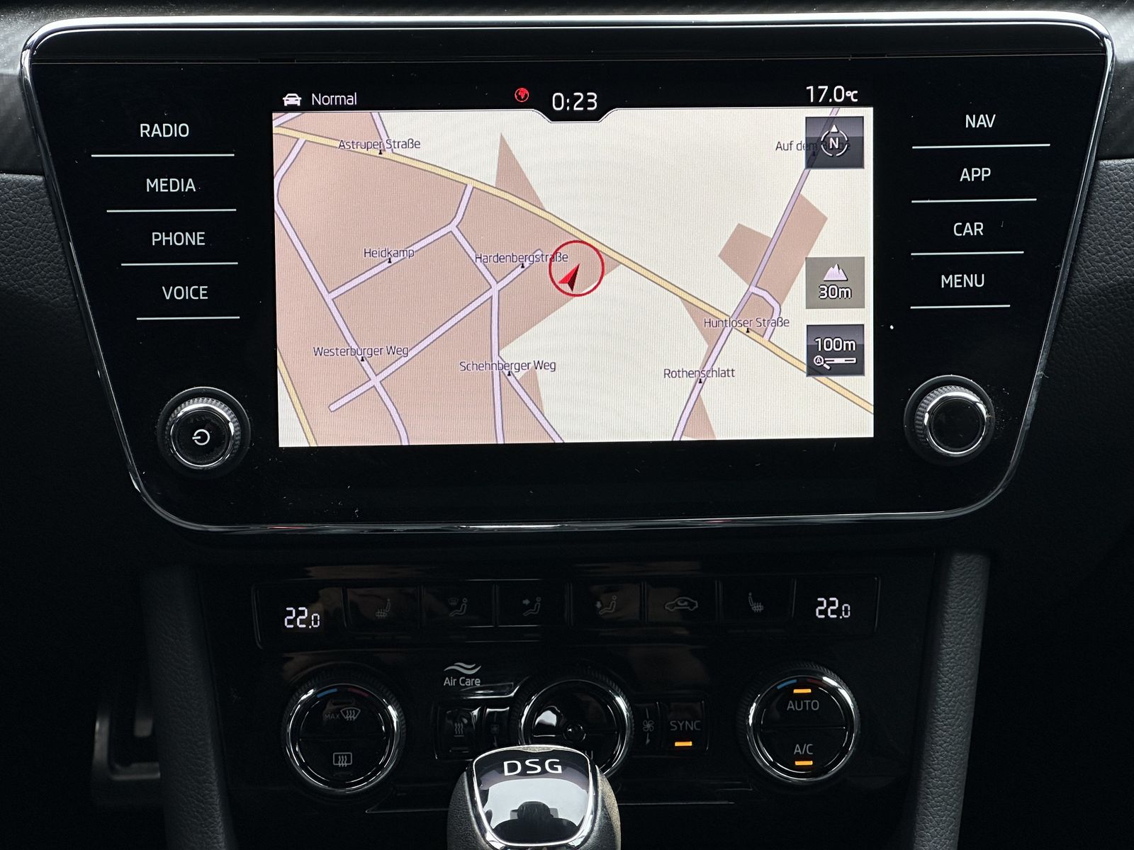 Fahrzeugabbildung SKODA Superb Combi 2.0 TDI DSG Sportline NAV+MATRIX+VC