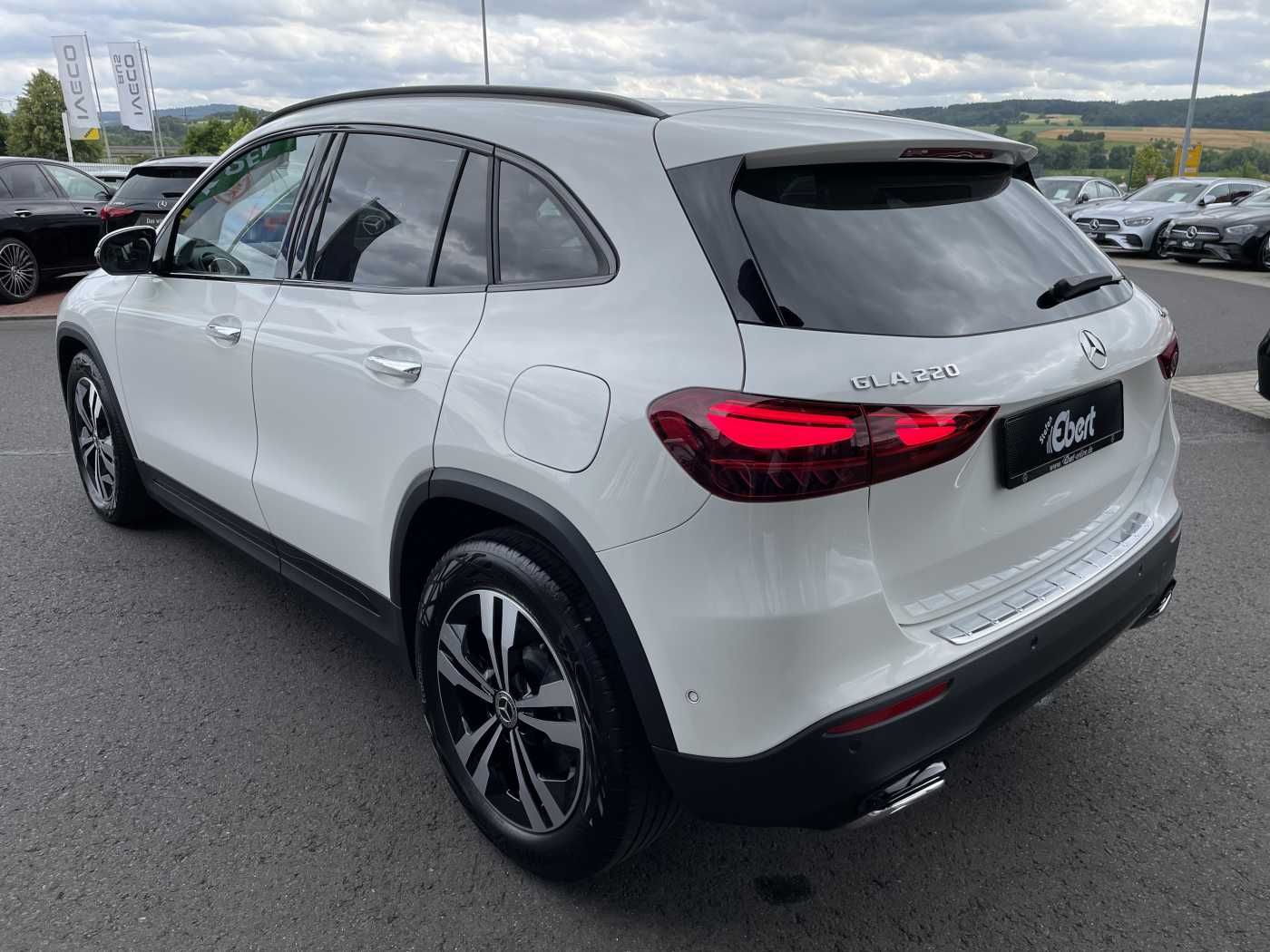 Fahrzeugabbildung Mercedes-Benz GLA 220 4M 8G Progressive R-Kamera +Distr+Ambien