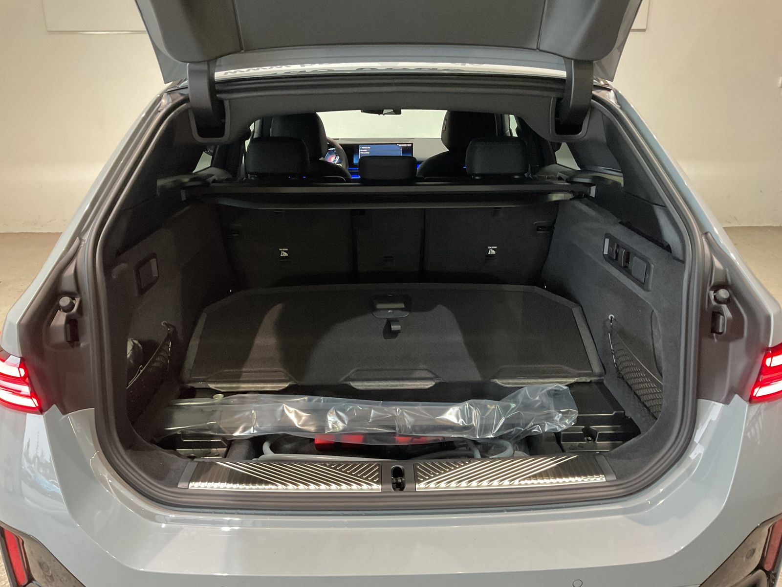 Fahrzeugabbildung BMW i5 eDrive40 20" LMR, AHK, Allrad M Sportpaket