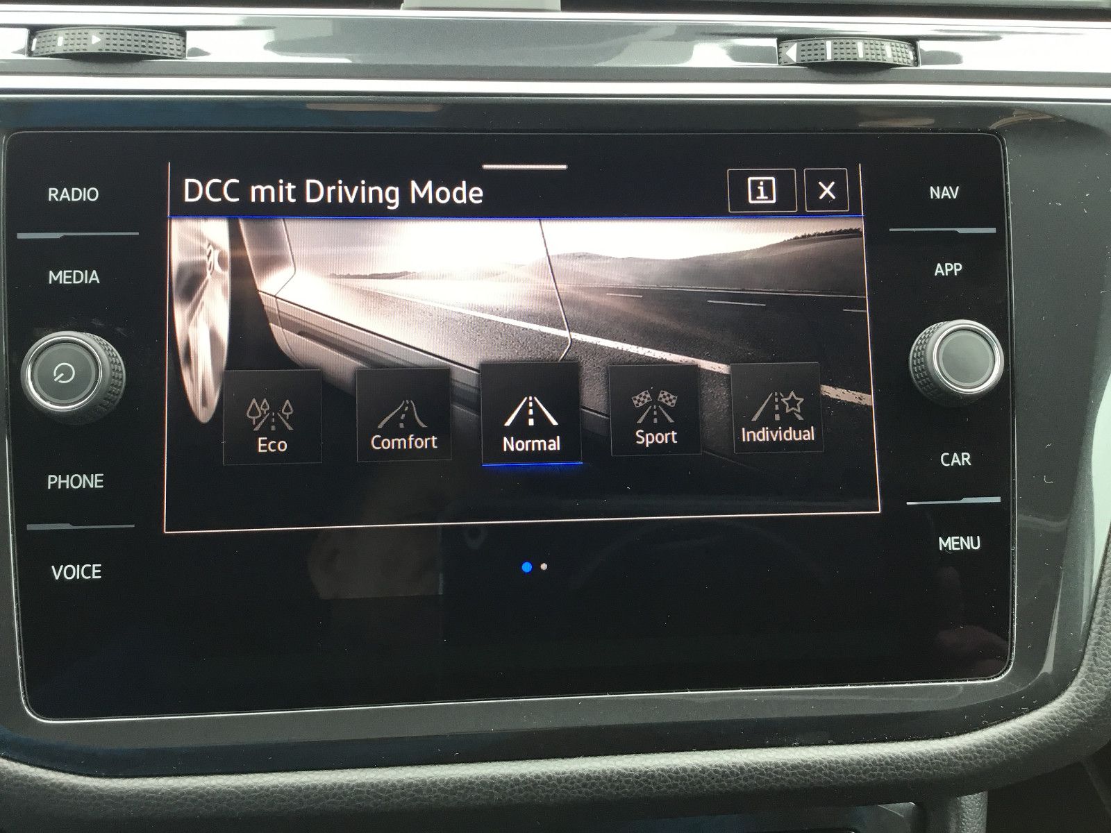 Fahrzeugabbildung Volkswagen Tiguan Allspace 2.0 TDI DSG 4M R-Line+AHK+20"