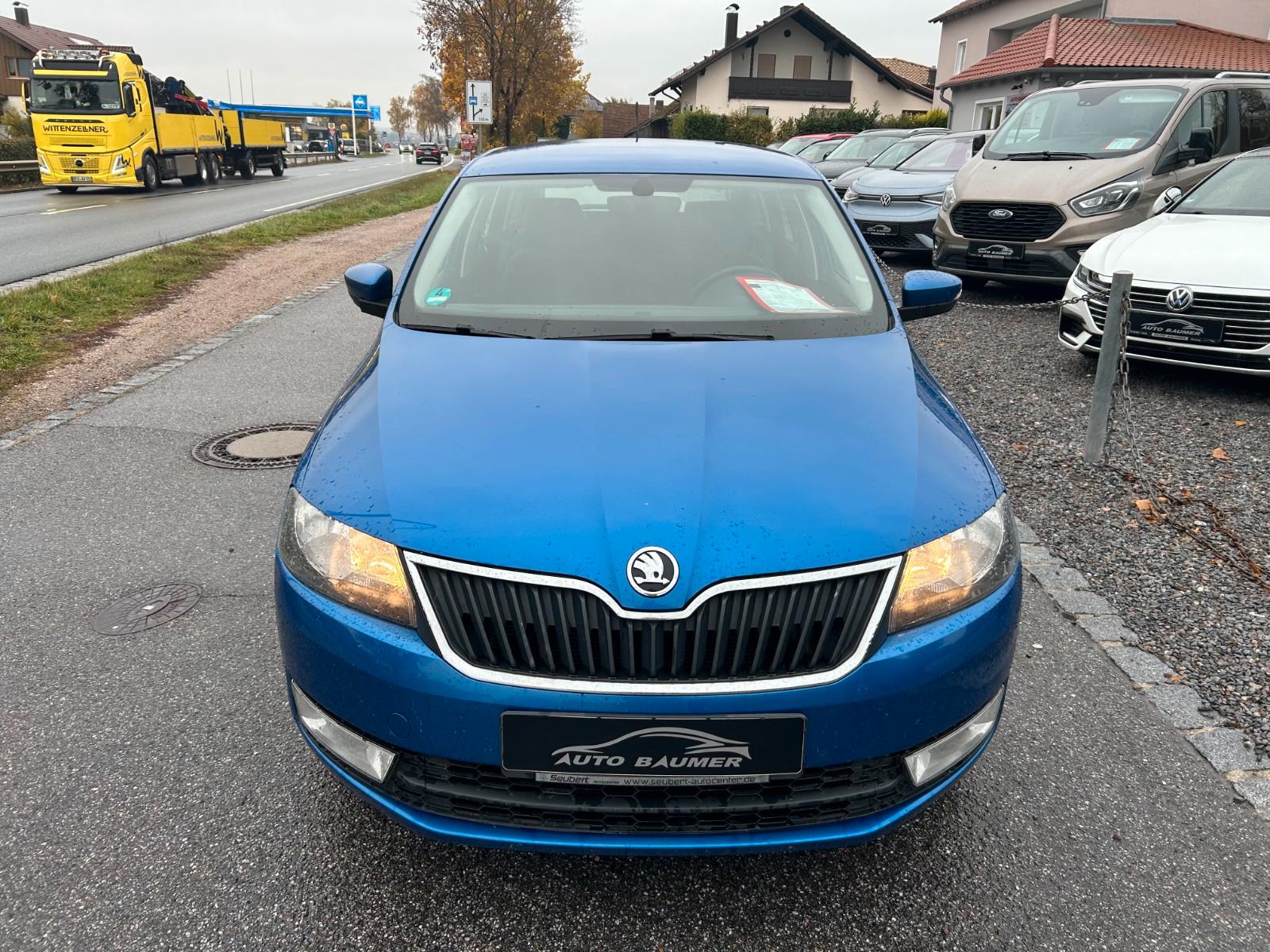Skoda Rapid 2015 — rear view