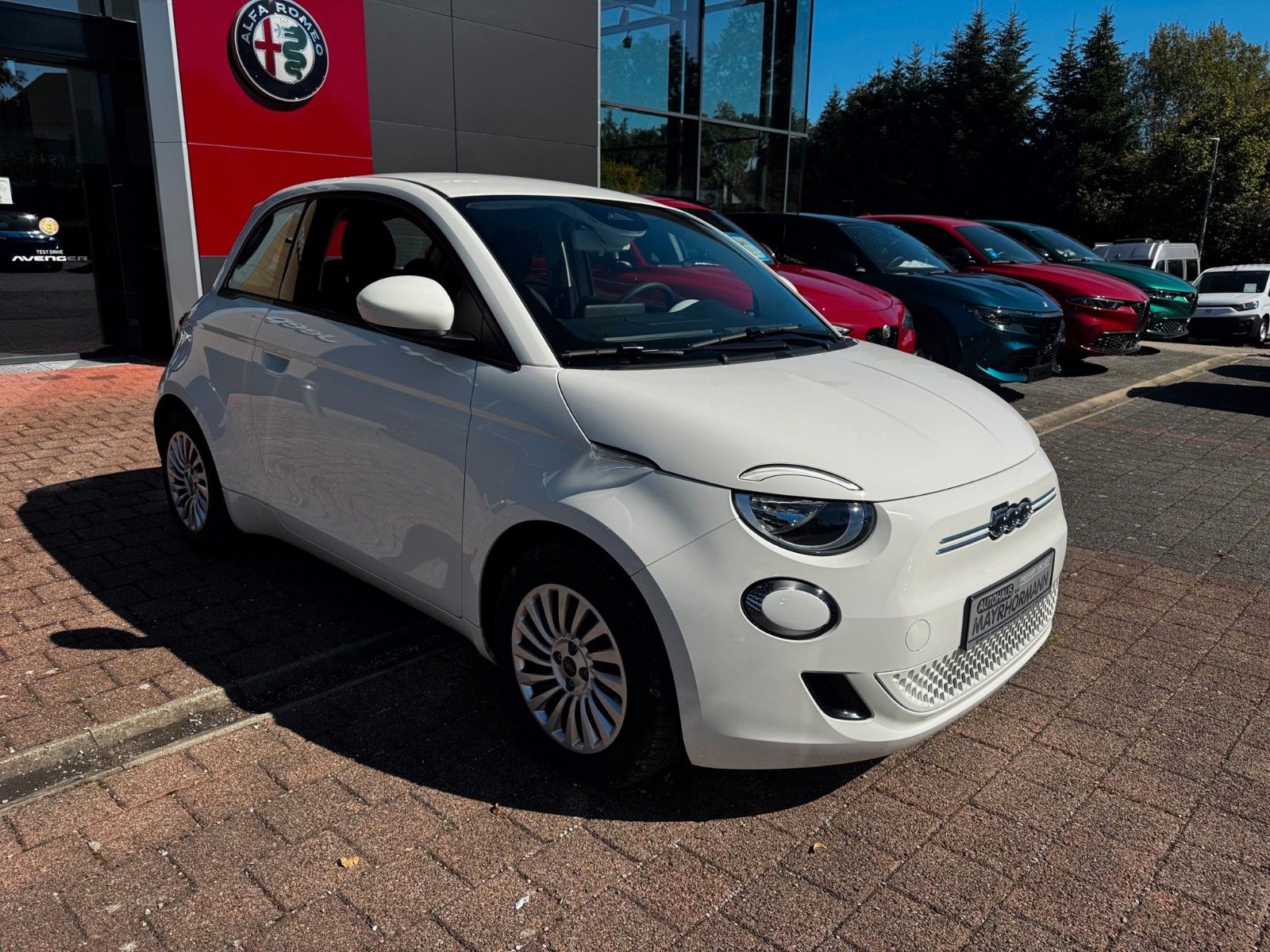 Fahrzeugabbildung Fiat 500e Carplay Klimaaut. Keyless
