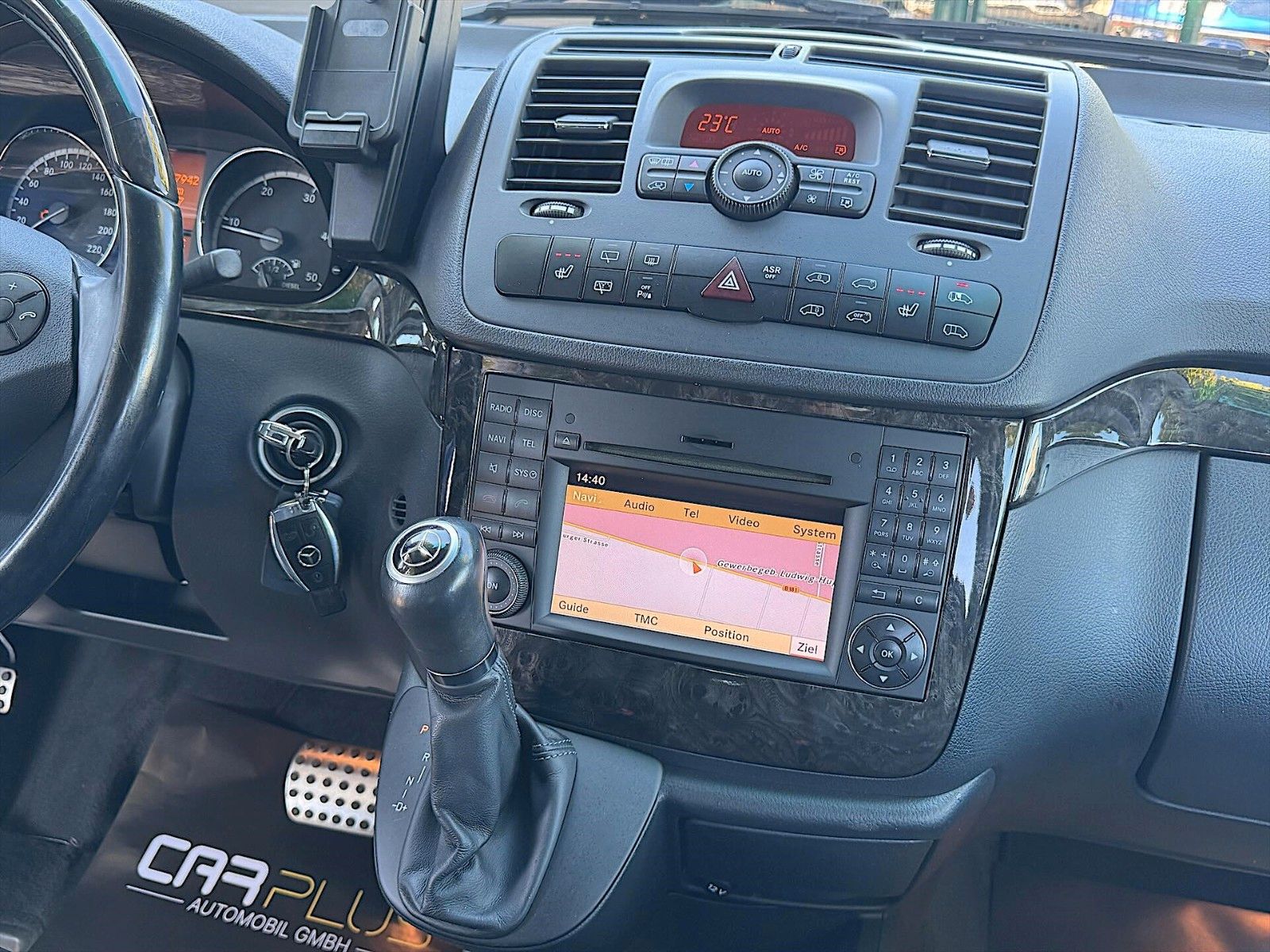 Fahrzeugabbildung Mercedes-Benz Viano 3.0 CDI Avantgarde Edition 125 lang *Pano*